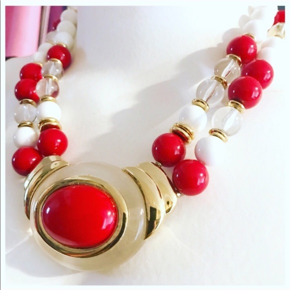 Sold///Vintage Couture Trifari Lucite Necklace! Red/White - Picture 3 of 6
